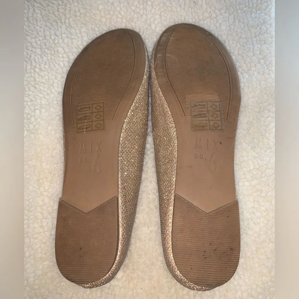 Mix No. 6 gold very sparkly flats size 8. - Picture 10 of 15